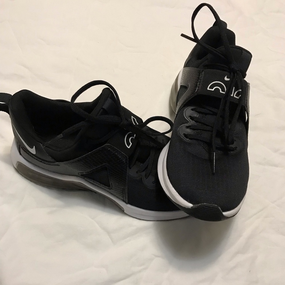 Nike Women's Black and White Athletic Shoes
